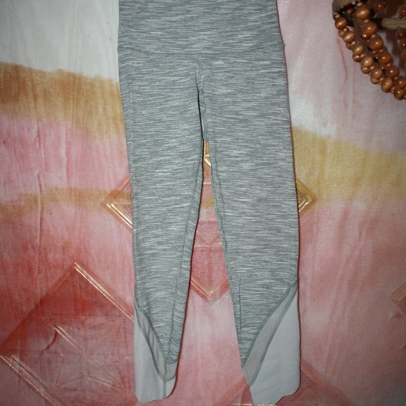 Lululemon Striped Gray & White Leggings 🌵 4 - Picture 2 of 12